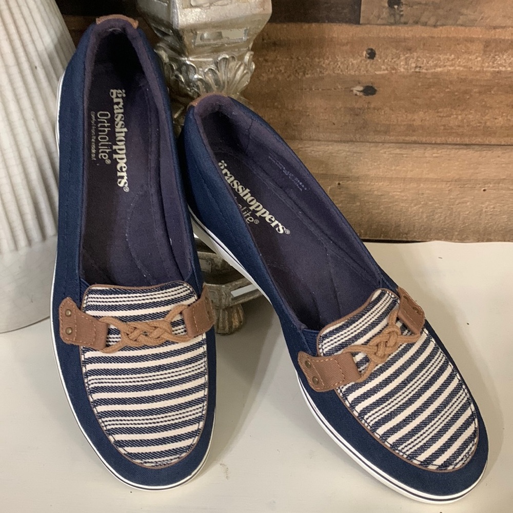 🍃🌸 Grasshoppers Loafers Size 7.5